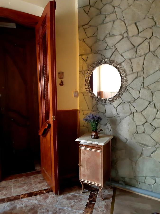 Квартира В Центрі Старого Міста З Окремим Входом Kamianets Podilskyi Bagian luar foto
