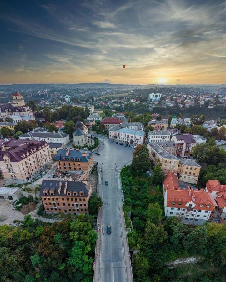 Квартира В Центрі Старого Міста З Окремим Входом Kamianets Podilskyi Bagian luar foto